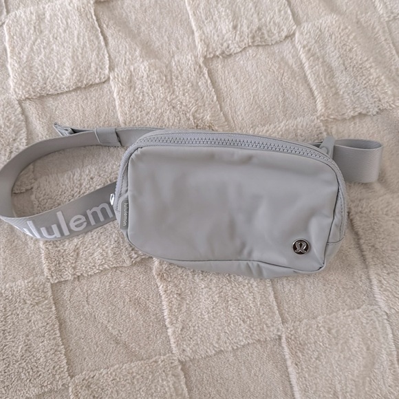 Lululemon Everywhere Belt Bag 1L - Picture 6 of 10